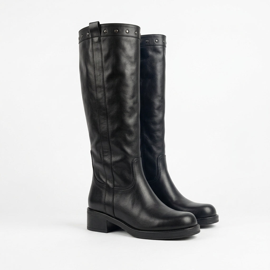 Vyjoù Stivali Alti Donna in Pelle Nera Punta Quadrata Tacco Largo Basso con Borchie - Lavorazione artigianale Made in Italy